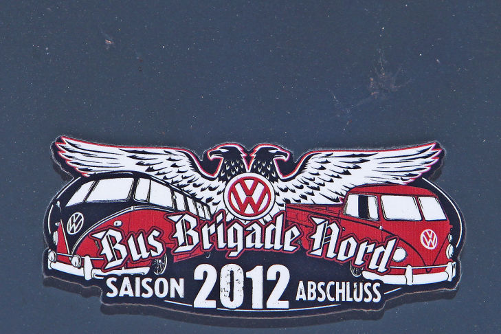 Bilder: Nazi-Aufmarsch bei Autotreffen