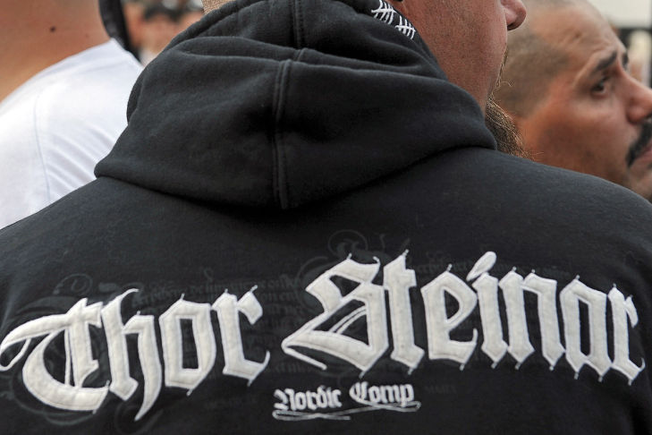 Bilder: Nazi-Aufmarsch bei Autotreffen