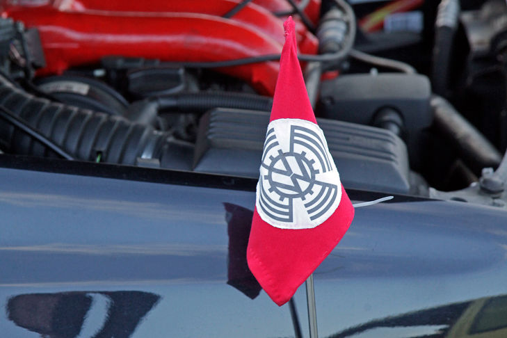 Bilder: Nazi-Aufmarsch bei Autotreffen