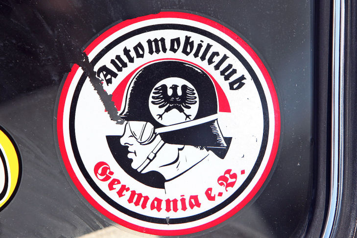 Bilder: Nazi-Aufmarsch bei Autotreffen