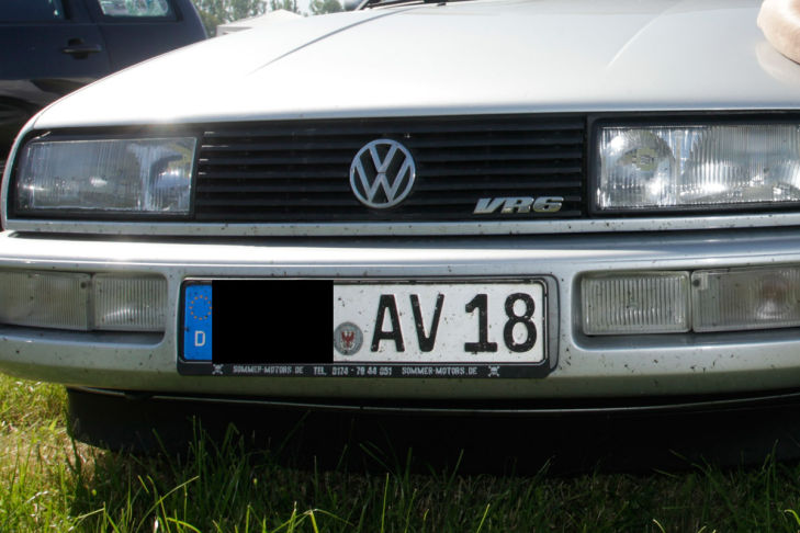 Bilder: Nazi-Aufmarsch bei Autotreffen