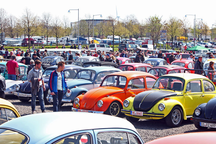 Bilder: Nazi-Aufmarsch bei Autotreffen