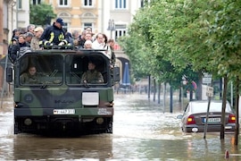 MAN-Vierachser der Bundeswehr bei Hochwasser