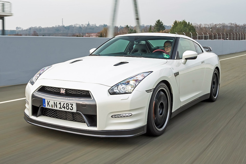 Nissan GT-R