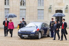 Angela Merkel und Francois Hollande am Citroën C6