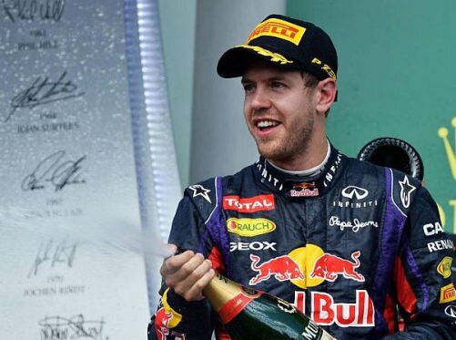 Sebastian Vettel durfte in Montreal erstmals als Sieger Champagner spritzen