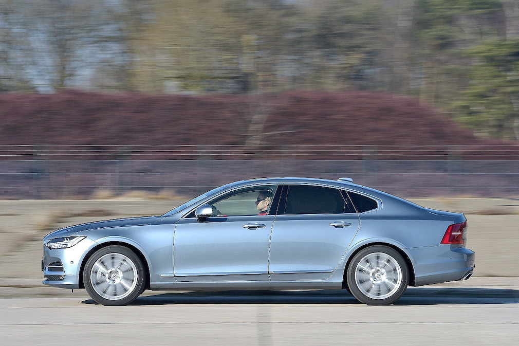 Volvo S90 D4