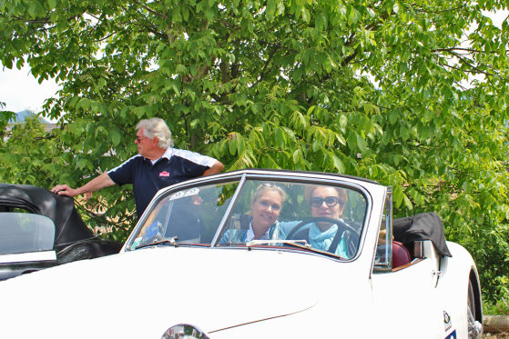 Susanne Lanz und Anja Hübner im Jaguar XK 120