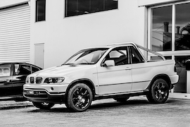 BMW X5 Ute schräg vorne