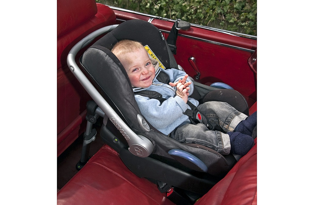Kinder im Oldtimer