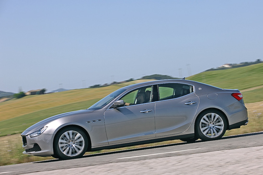 Maserati Ghibli 330 RWD