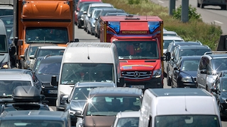 Rettungsgasse bilden: Richtiges Verhalten im Stau