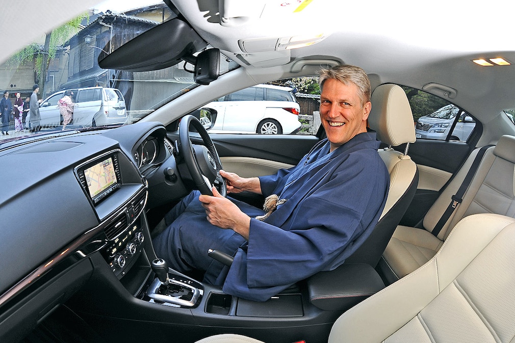 Auto Bild Leser Michael Birkner in seinem Mazda6