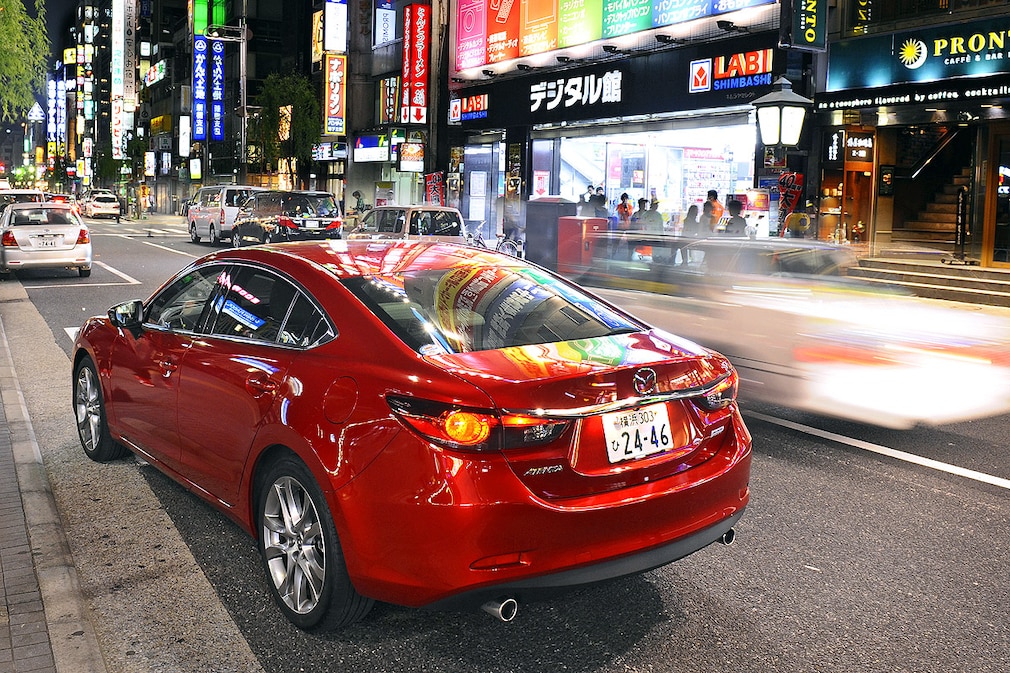 Auto Bild Leser Michael Birkner in seinem Mazda6