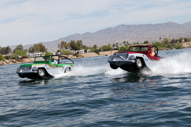 Panther WaterCar fahrend Wasserstrahlantrieb Jet