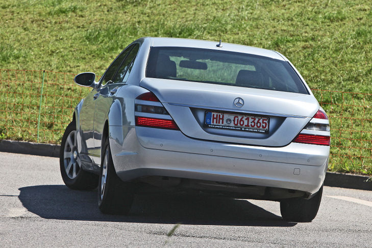 Mercedes S 320 CDI fahrend