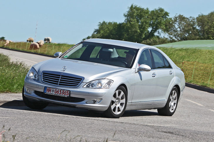 Mercedes S 320 CDI fahrend