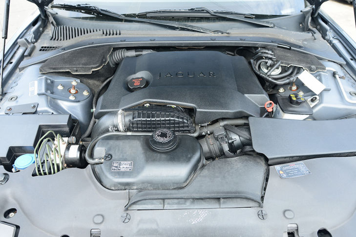 Motor Jaguar S-Type