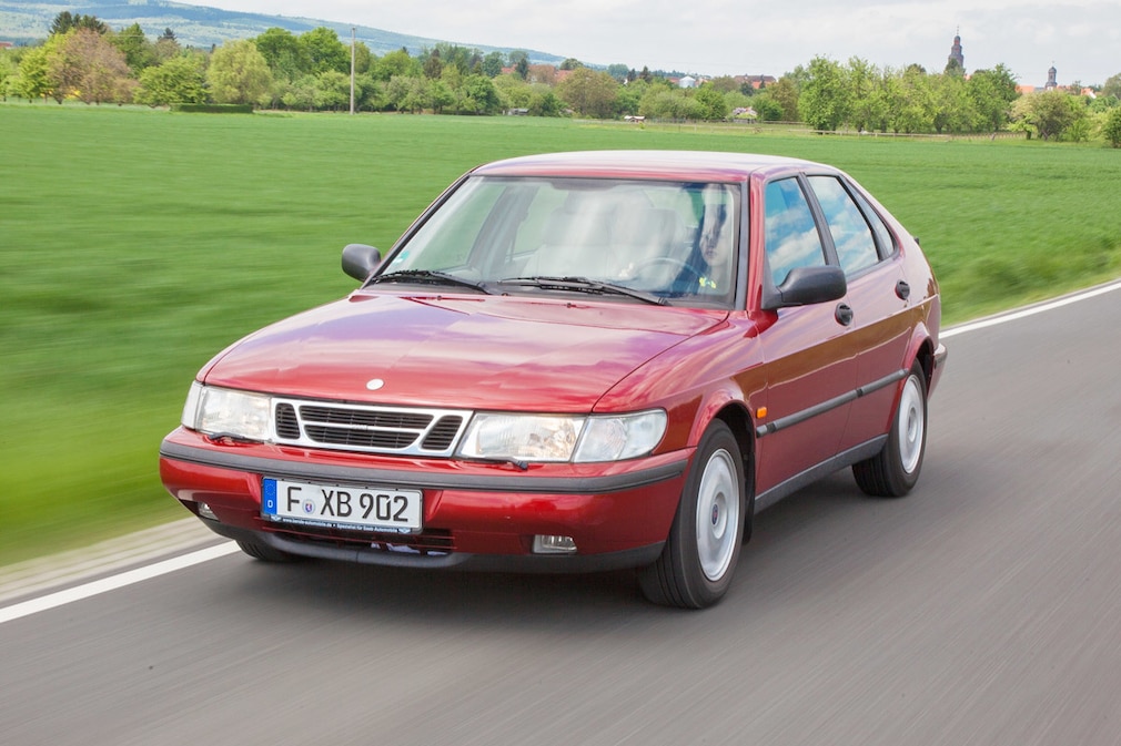 Saab 900