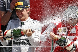 Nico Rosberg feiert seinen Sieg beim Formel 1-GP in Silverstone 2013