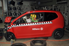 Crashtest mit einem VW Up im Allianz Technik Zentrum