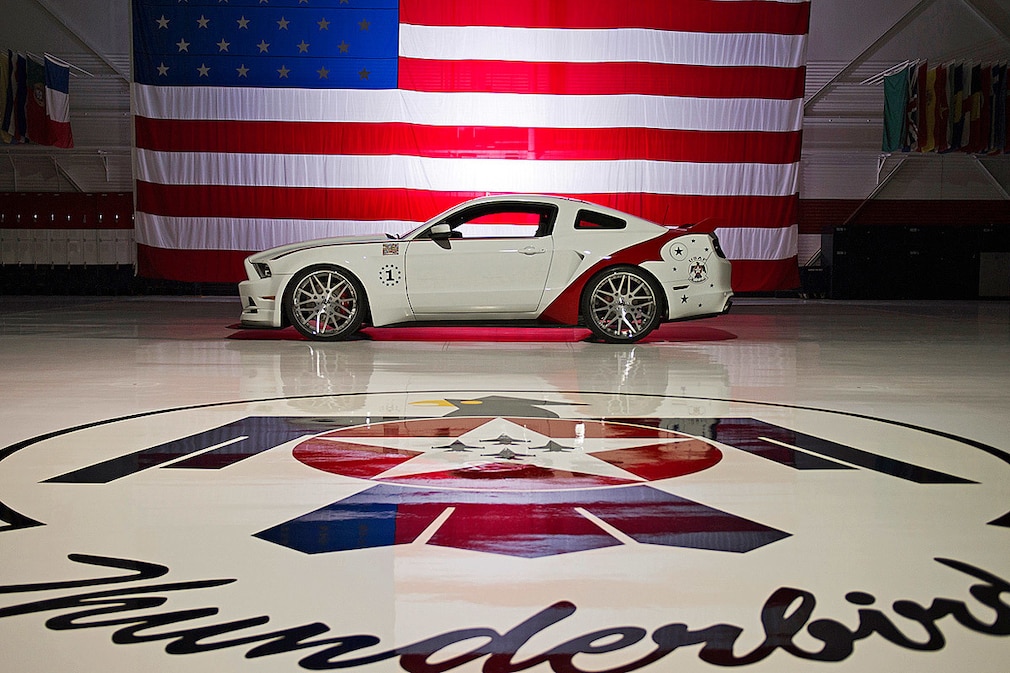 Ford Mustang GT U.S. Air Force Thunderbirds Edition