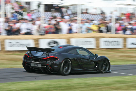 McLaren P1 fahrend dynamisch