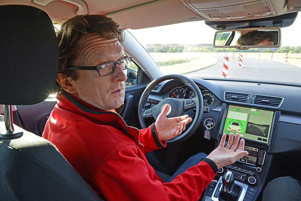 Vollautomatisch fahrender VW Passat CC