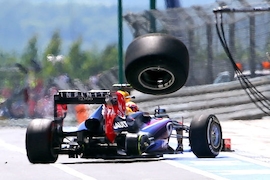 Mark Webber verliert Rad auf dem Nürburgring