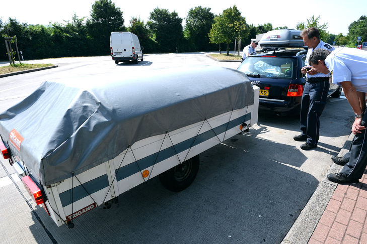 Wohnmobile auf dem Weg in den Urlaub: Achtung, Polizeikontrolle!