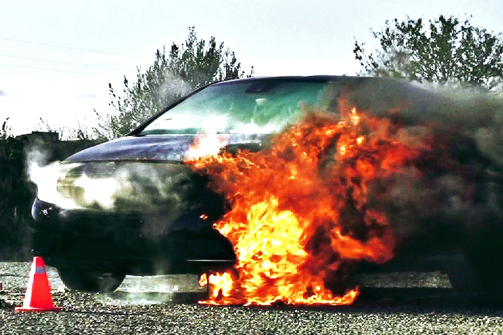 Brandversuch von Daimler mit dem Kältemittel R1234yf Dezember 2012 - Spanien