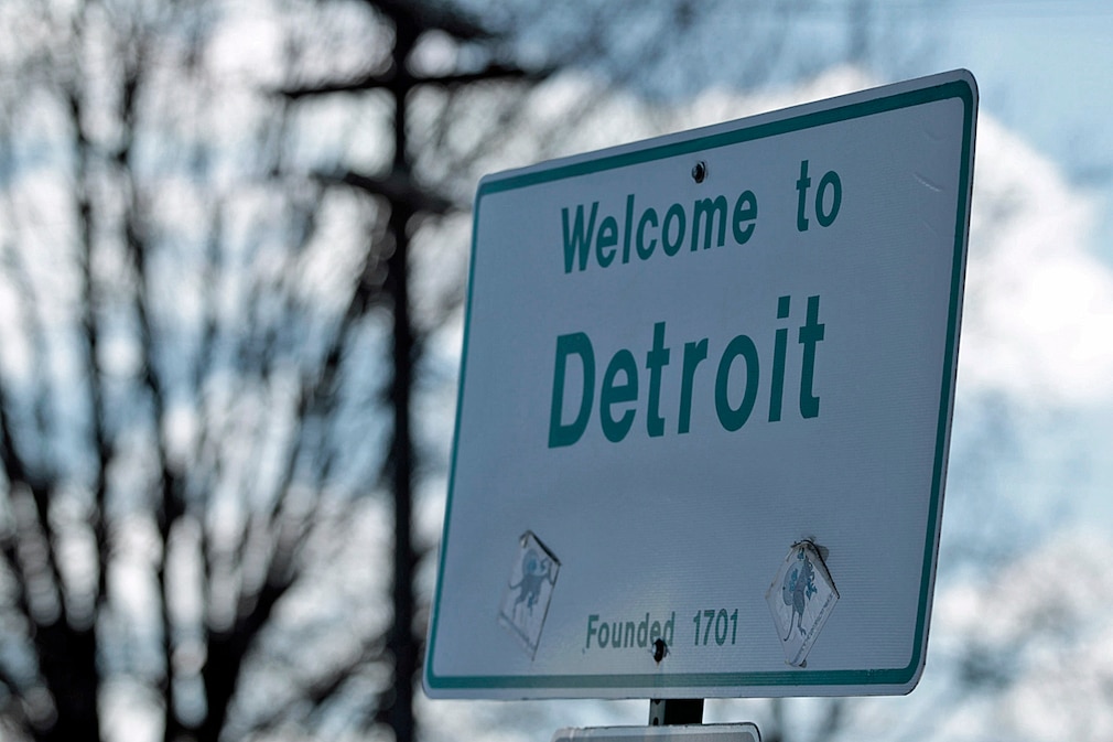 File Detroit files for bankruptcy