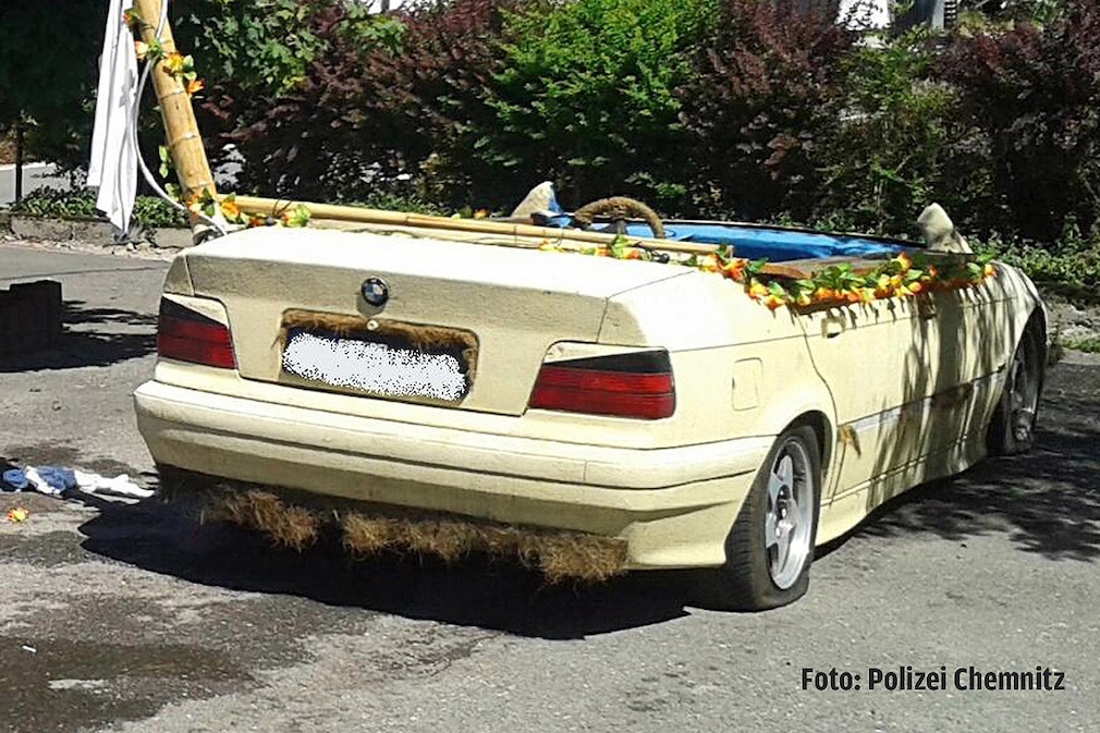 BMW in fahrbaren Pool verwandelt