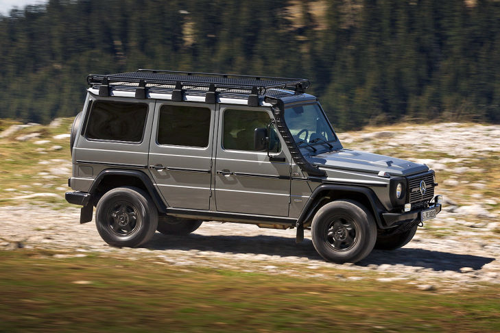 Mercedes G-Klasse fahrend rechts