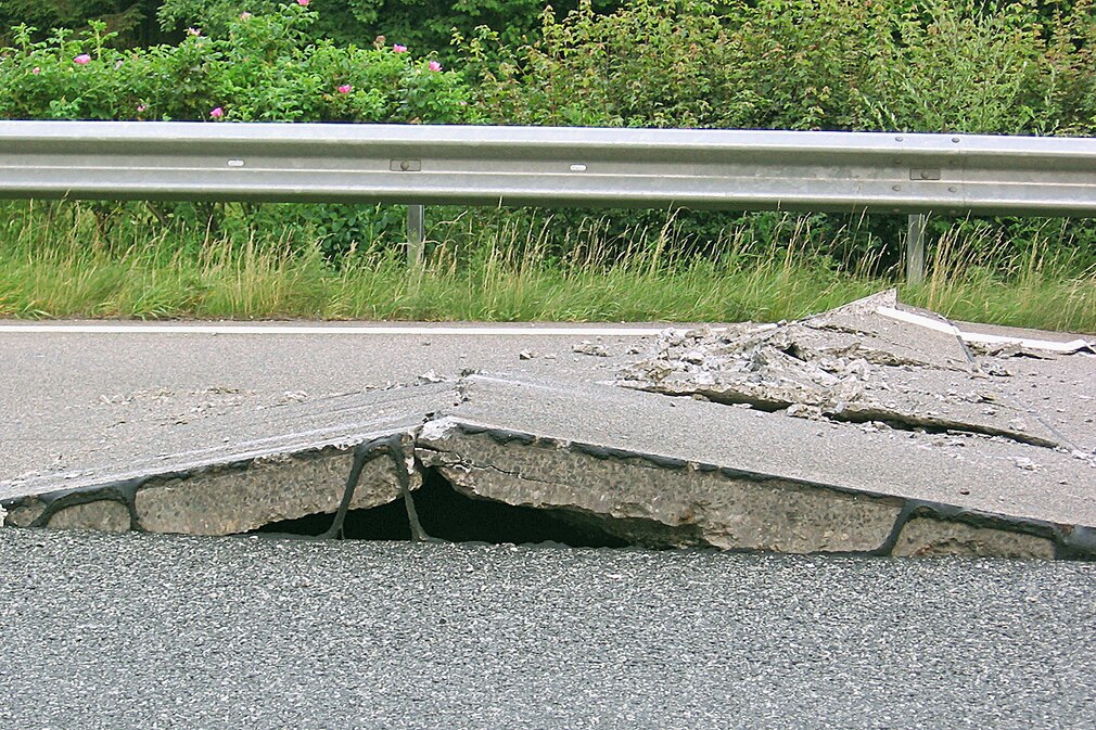 Straßenschäden auf Autobahn