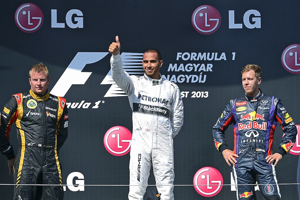 Lewis Hamilton bei der Siegerehrung für den Großen Preis von Ungarn 2013