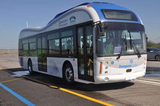 "Online Electric Vehicle" (OLEV) Elektrobus in Korea