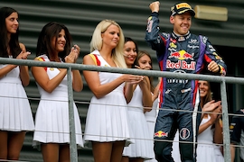 Sebastian Vettel bei der Siegerehrung zum Großen Preis von Belgien