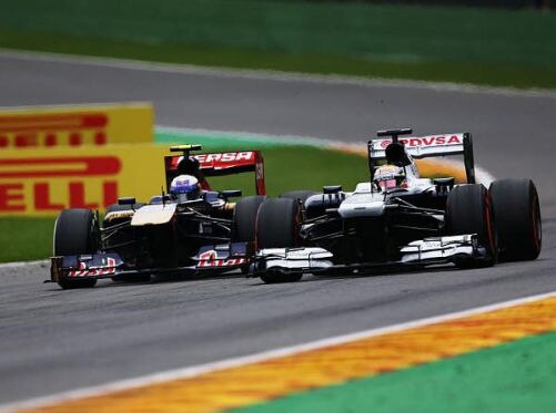 Von Startplatz 19 kämpfte sich Ricciardo (links) in Belgien beherzt nach vorne