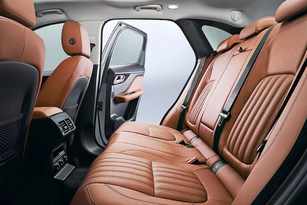 Jaguar F-Pace !!! SPERRFRIST 19. Januar 2016 00:01 Uhr !!!