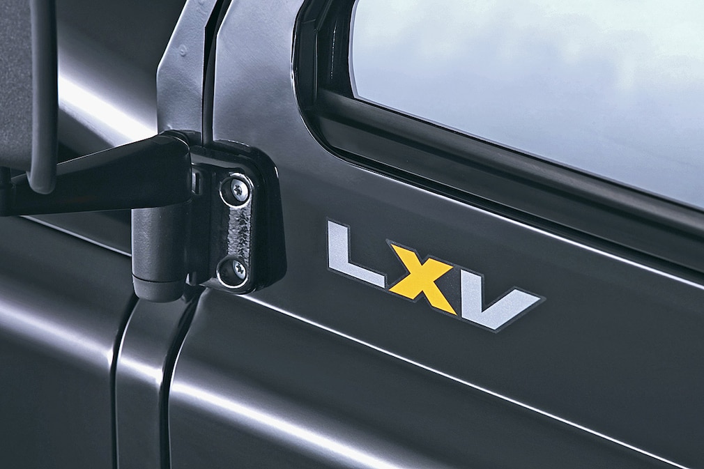 Land Rover Defender LXV