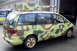 Ford Galaxy im Panzerlook
