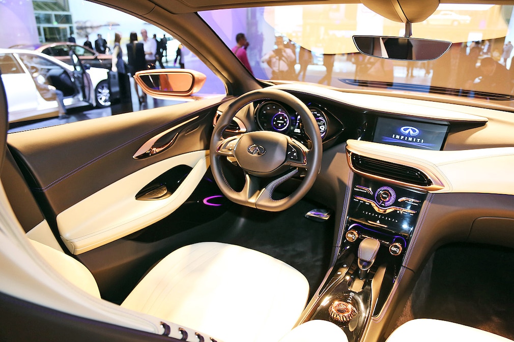 Infiniti Q30 Redakteur Robin Hornig