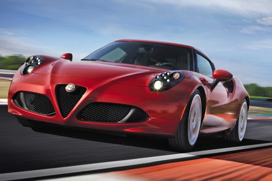Alfa Romeo 4C dynamisch fahrend