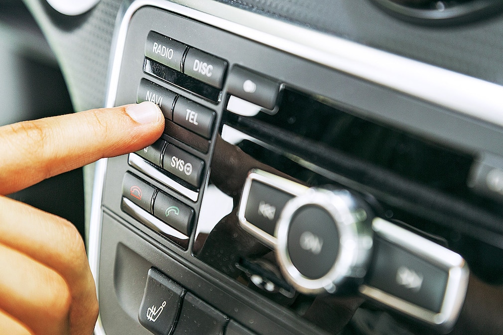 Die Eingabe von Navi-Zielen über Tasten lenkt stark ab