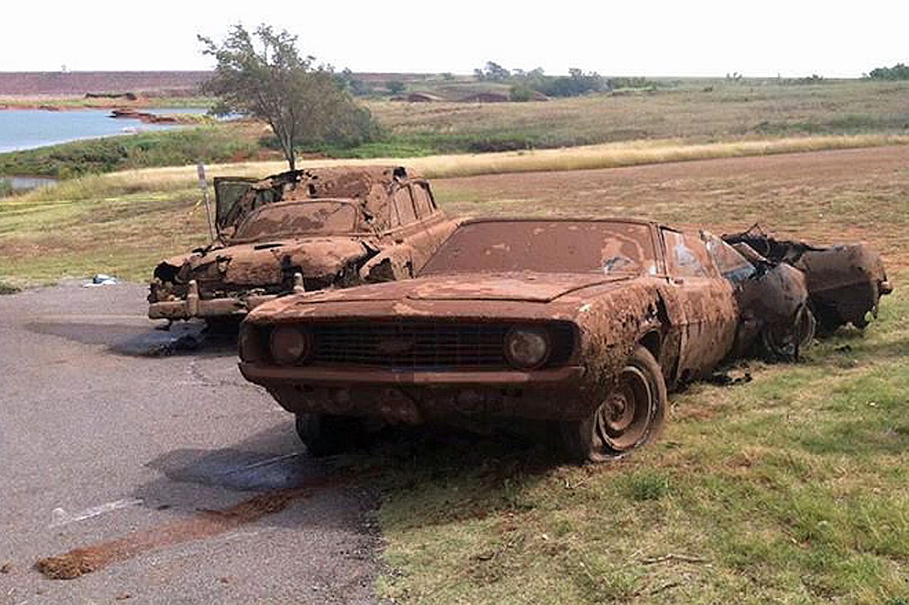 Cars found in Lake with skeletons inside