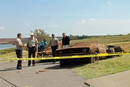 Autowracks mit Skeletten in Oklahoma