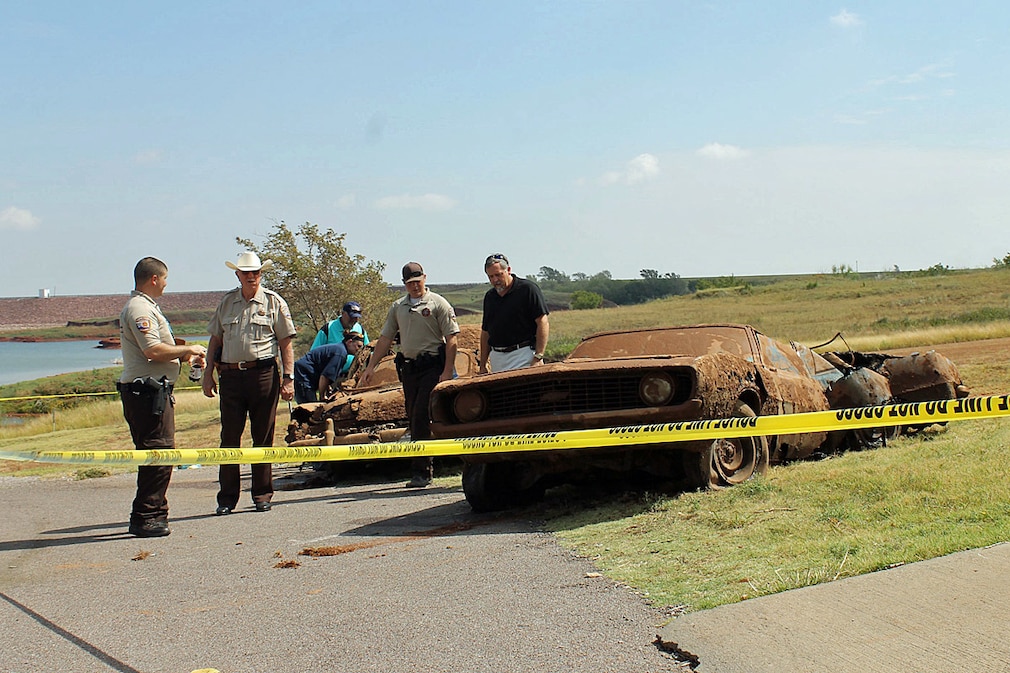 Autowracks mit Skeletten in Oklahoma