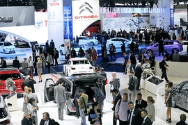 Zuschauer bei der IAA 2013