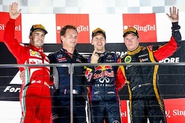 Podium beim Formel 1-GP in Singapur (v.l.): Fernando Alonso, Christian Horner, Sebastian Vettel und Kimi Räikönnen